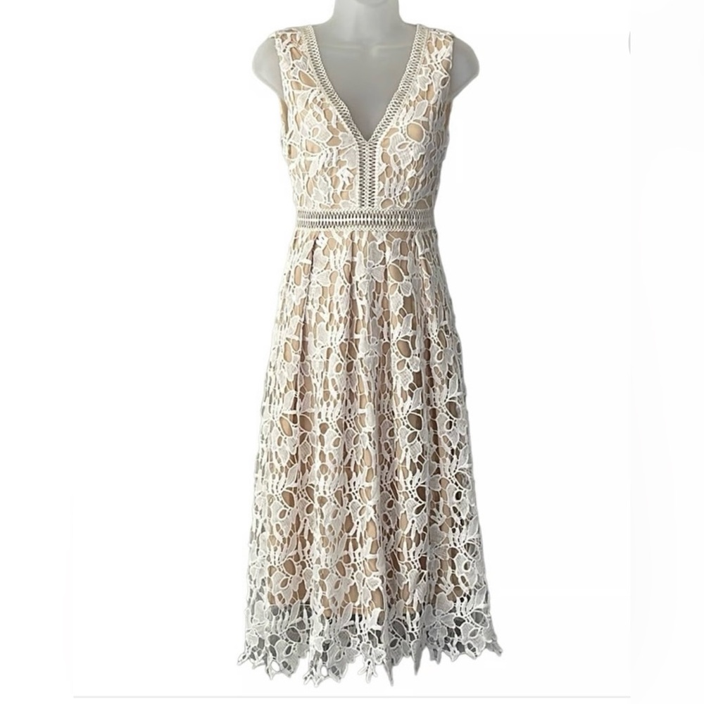 Romeo & Juliet Couture Cream Floral Lace Midi Dress